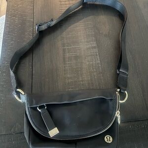 lululemon All Night Festival micro bag